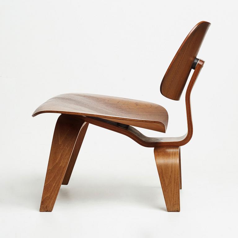 Charles & Ray Eames, a "LCW" chair, Evans Products Co USA, 1940's.