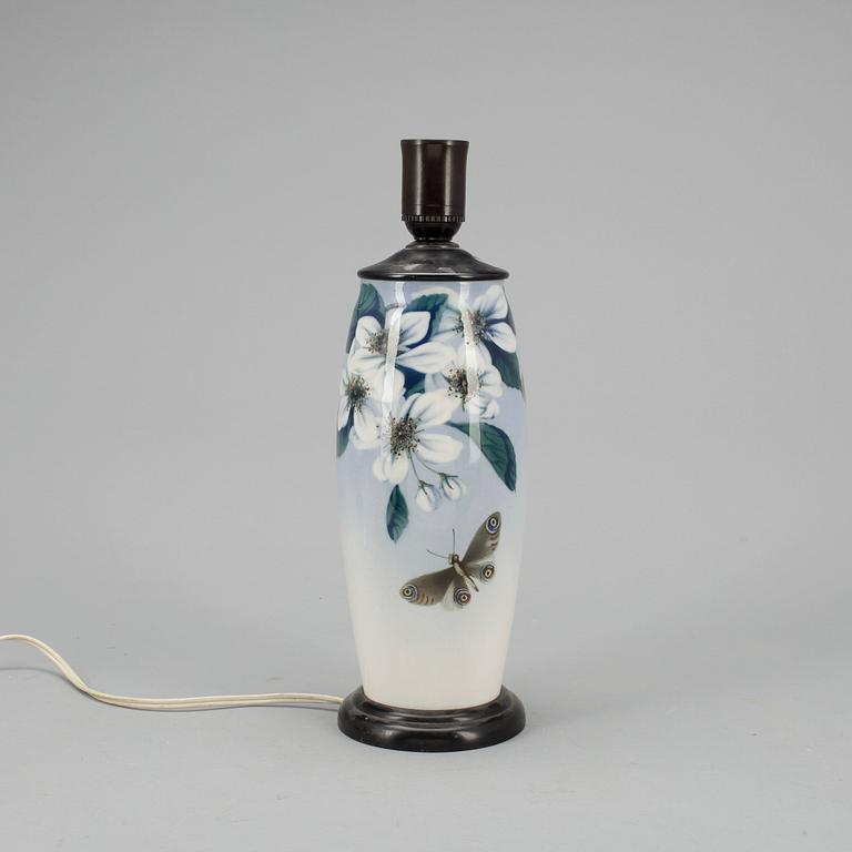 BORDSLAMPA, porslin, 1900-talets första hälft.