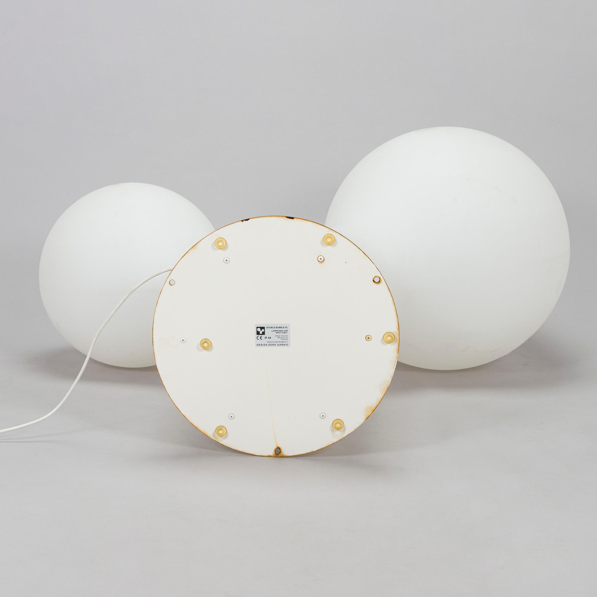 Eero Aarnio, lattiavalaisin, "Tupla kupla", ulkokäyttöön, Melaja Oy.