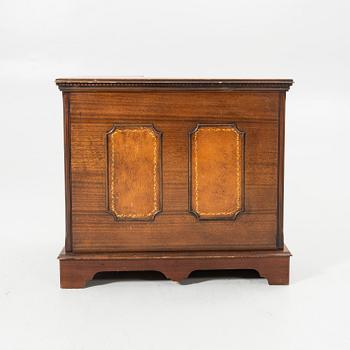 Bar counter, English style, 20th century.