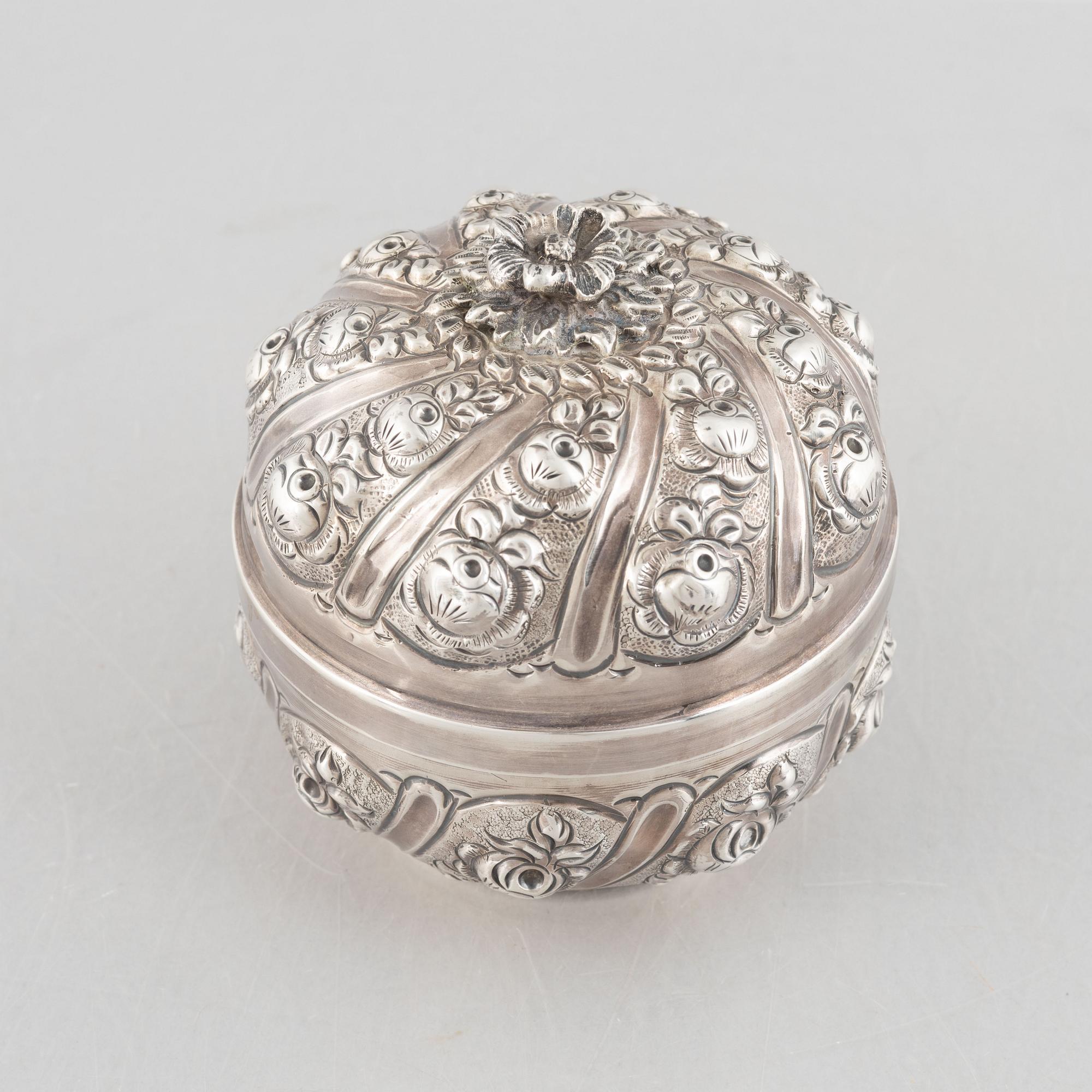 Dosa med lock, silver, 1900-tal.