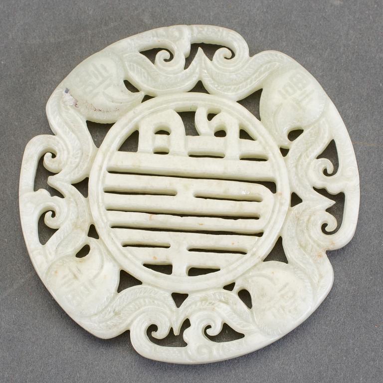 AMULETT, nefrit, Kina, 1900-tal.