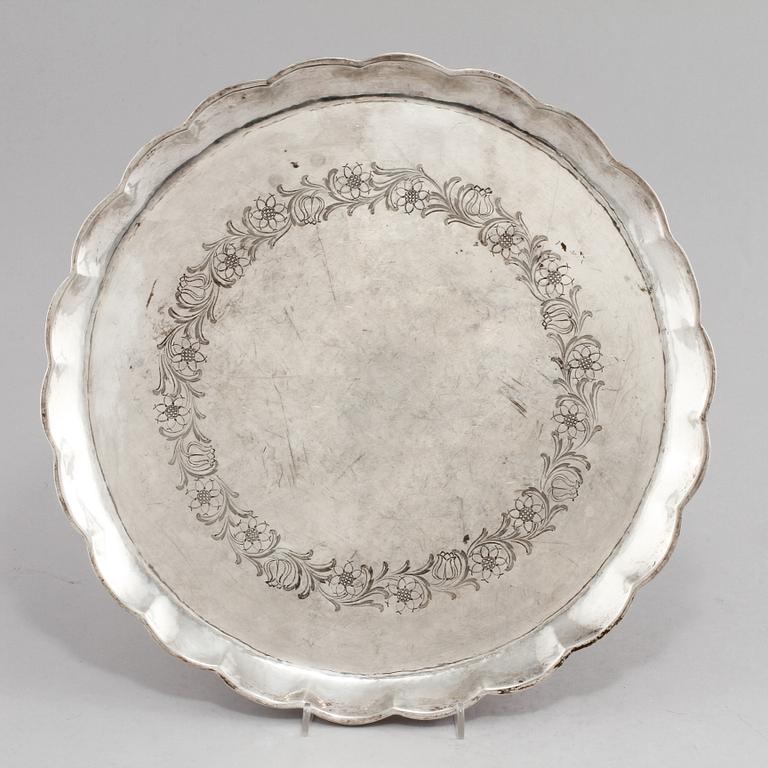 BRICKA, silver, utländska stämplar, 1900-tal. Vikt 795 g.