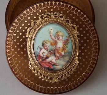 A French 18th century tortoiseshell and gold snuff-box, unmarked.