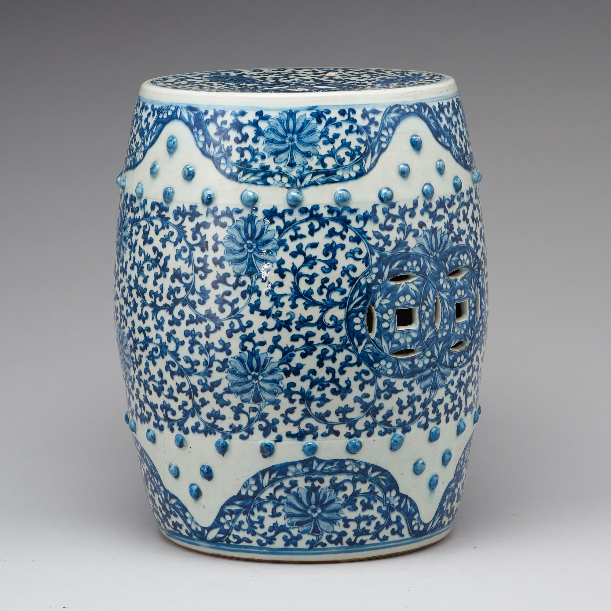 A blue and white garden seat, Qing dynasty, 19th Century.