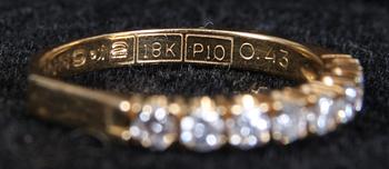 RING, 18K guld samt 8 briljanter. Enl inskription 0.43 ct.