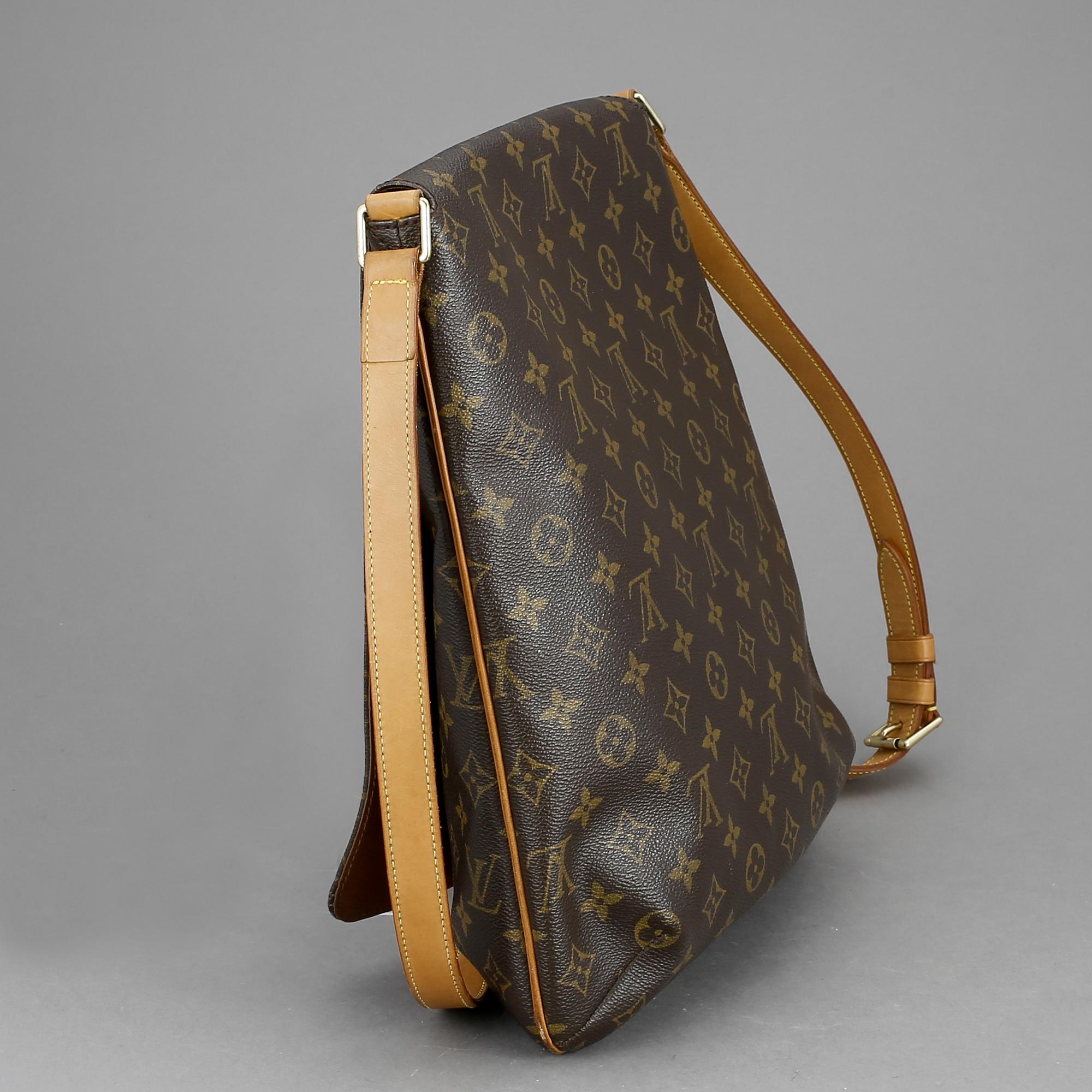 VÄSKA, "Musette", Louis Vuitton, 2002.