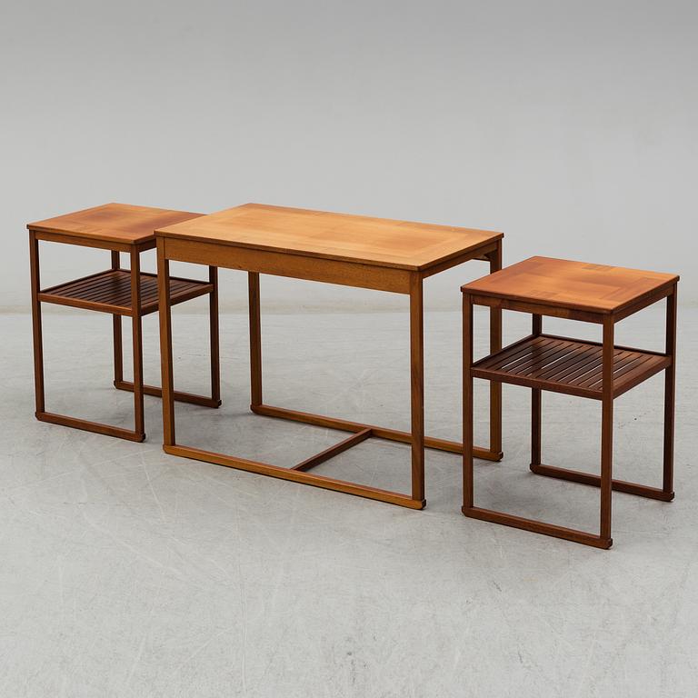 CARL MALMSTEN, a nest of three mahogany 'Släden' tables. Late 20th century.