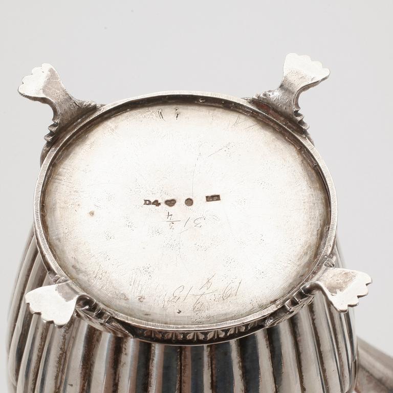CHOKLADKANNA, silver, Gustaf Folcker, Stockholm, 1834. Vikt ca 430g.