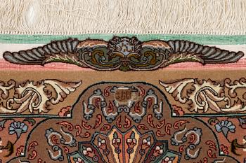 Matta, Täbriz, figural. ca 177 x. 241 cm.