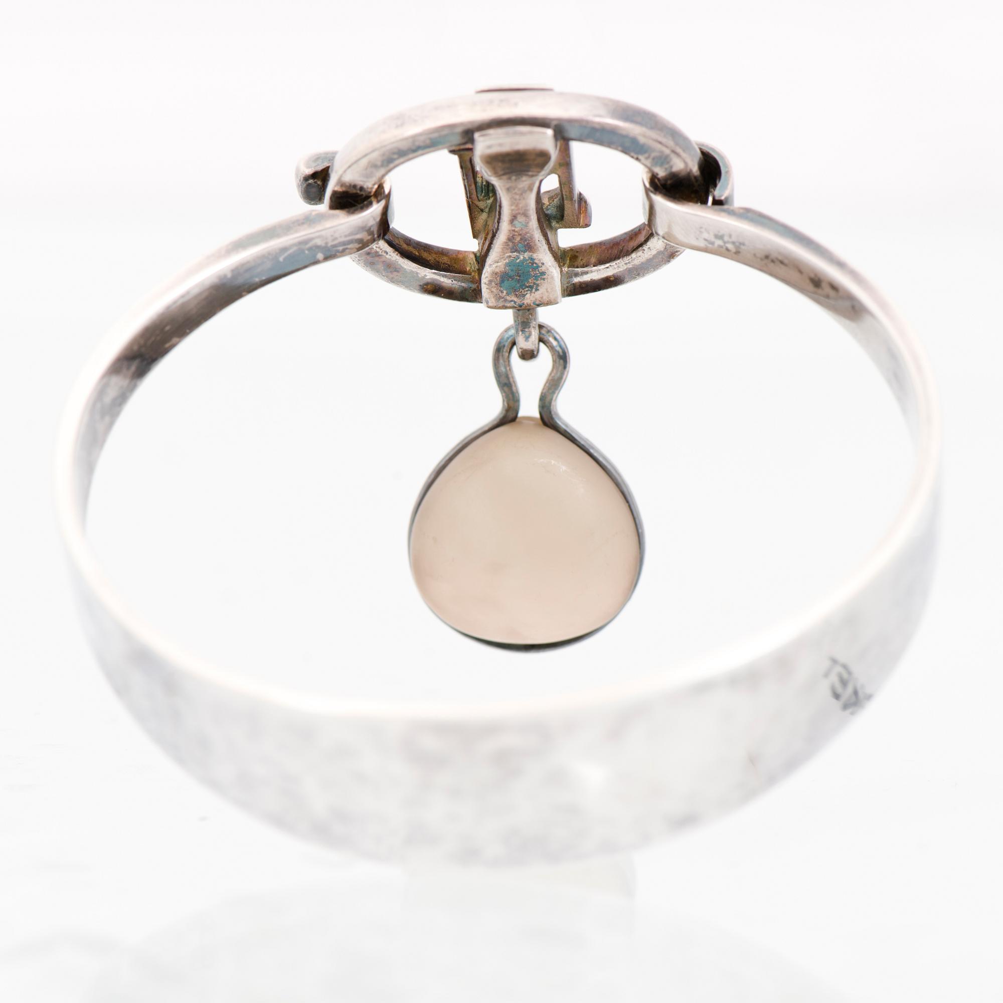 A BERTEL GARDBERG BRACELET, silver, quartz. Tammisaari Finland 1977.