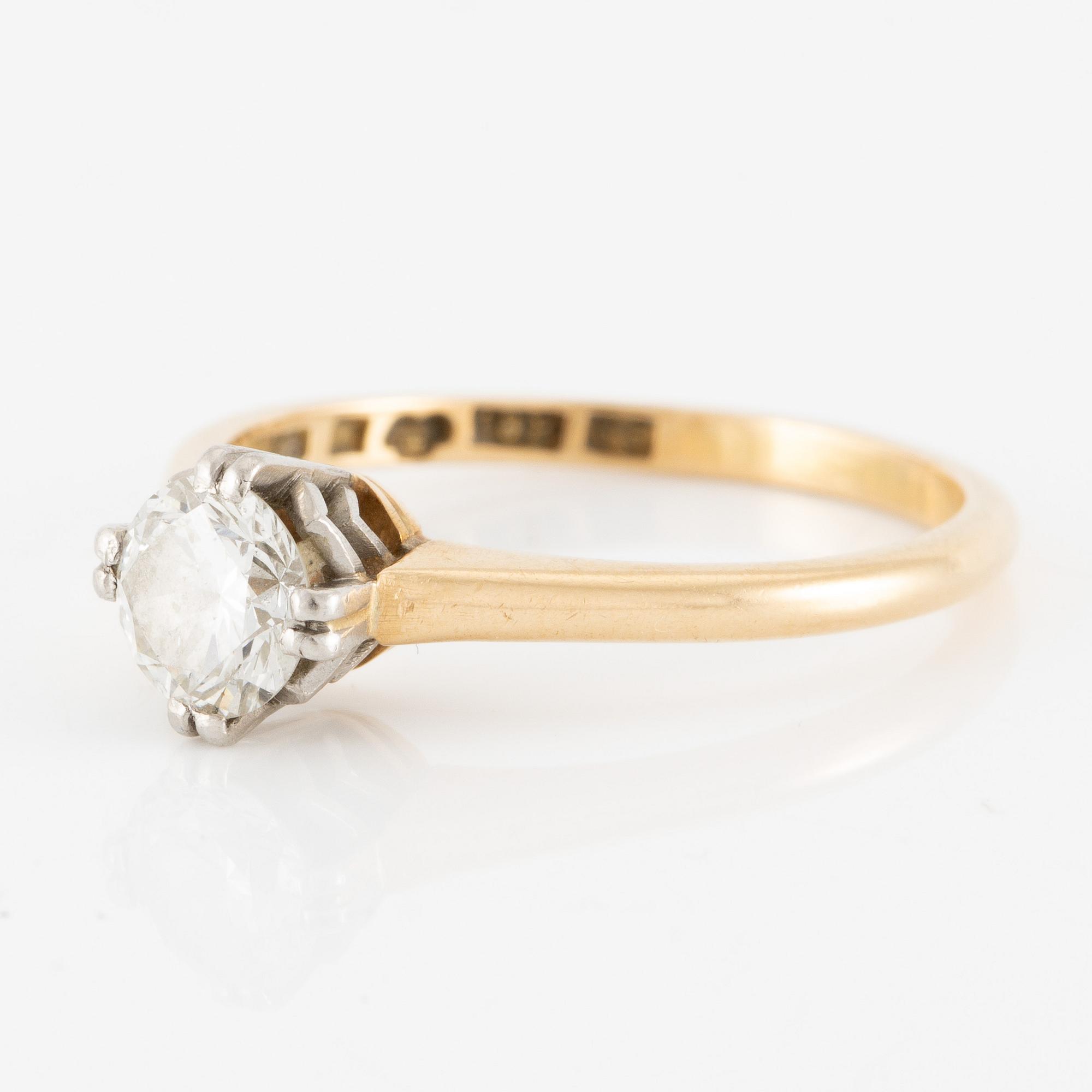 Ring, 18K gold with a brilliant-cut diamond 0.59 ct according to engraving.