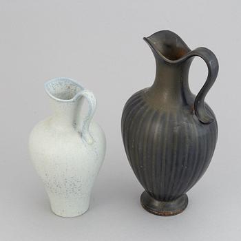 Gunnar Nylund, a set of two stoneware jugs and a vase, Rörstrand, 1950's/60's.