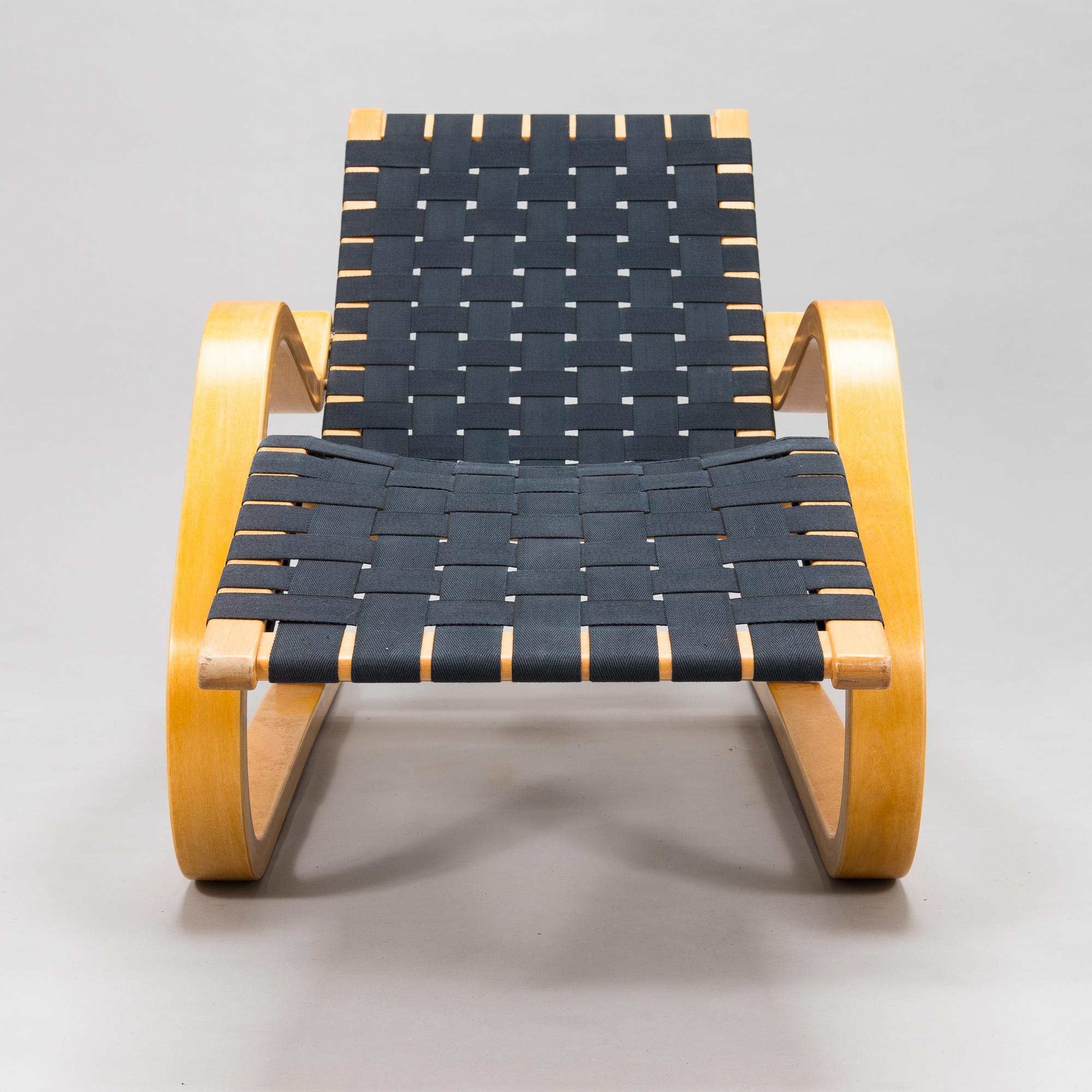 Alvar Aalto, a late 20th century '43' lounge chair for Artek.