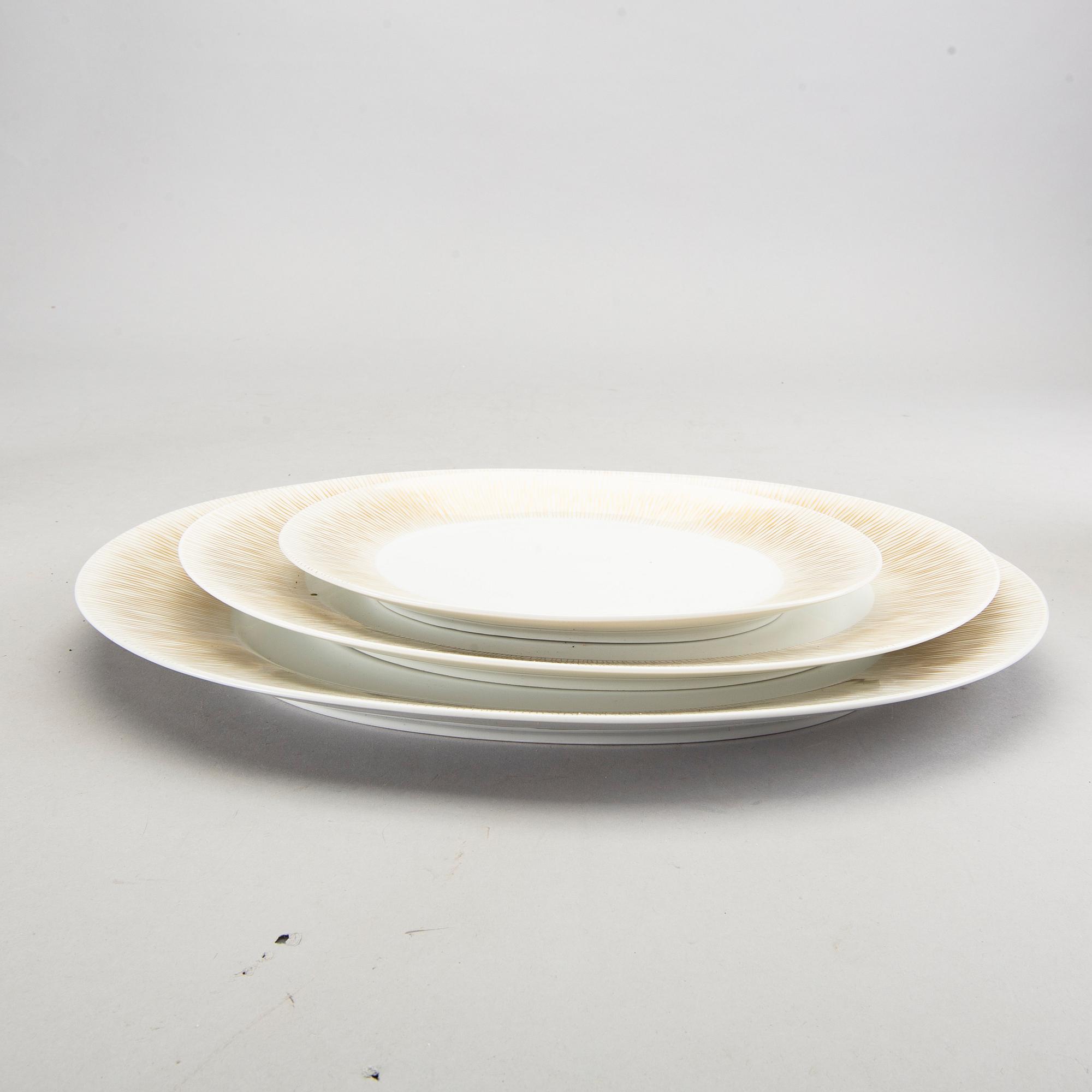 Raymand Loewy, a 56 pcs porcelain dinner service, Rosenthal, Tyskland.