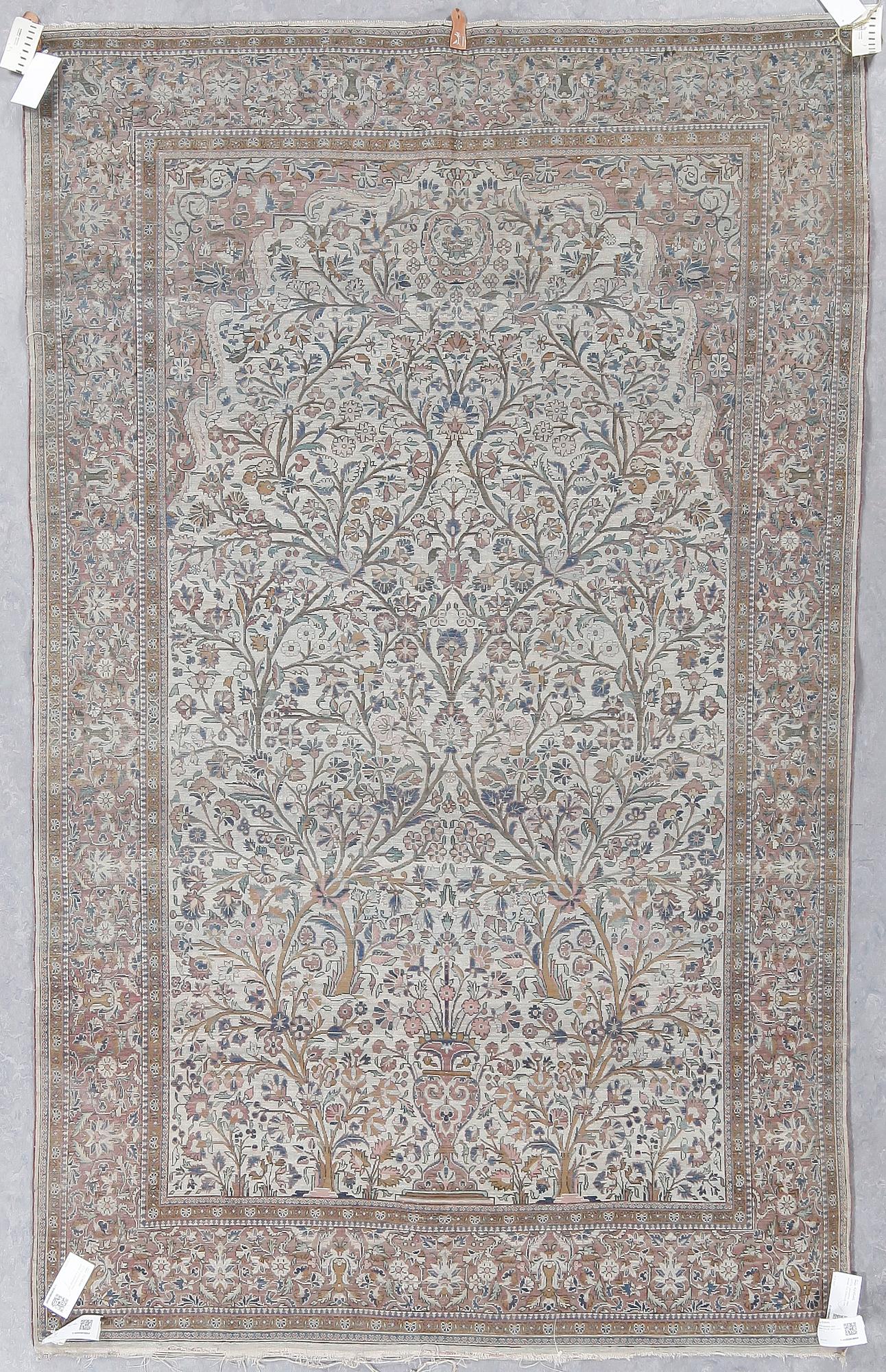 MATTA, semiantik silke Keshan. Ca 206x128 cm.