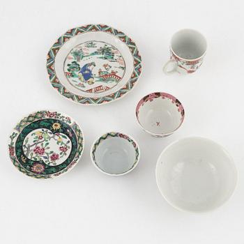 Five porcelain pieces, China, 18th-20th century.