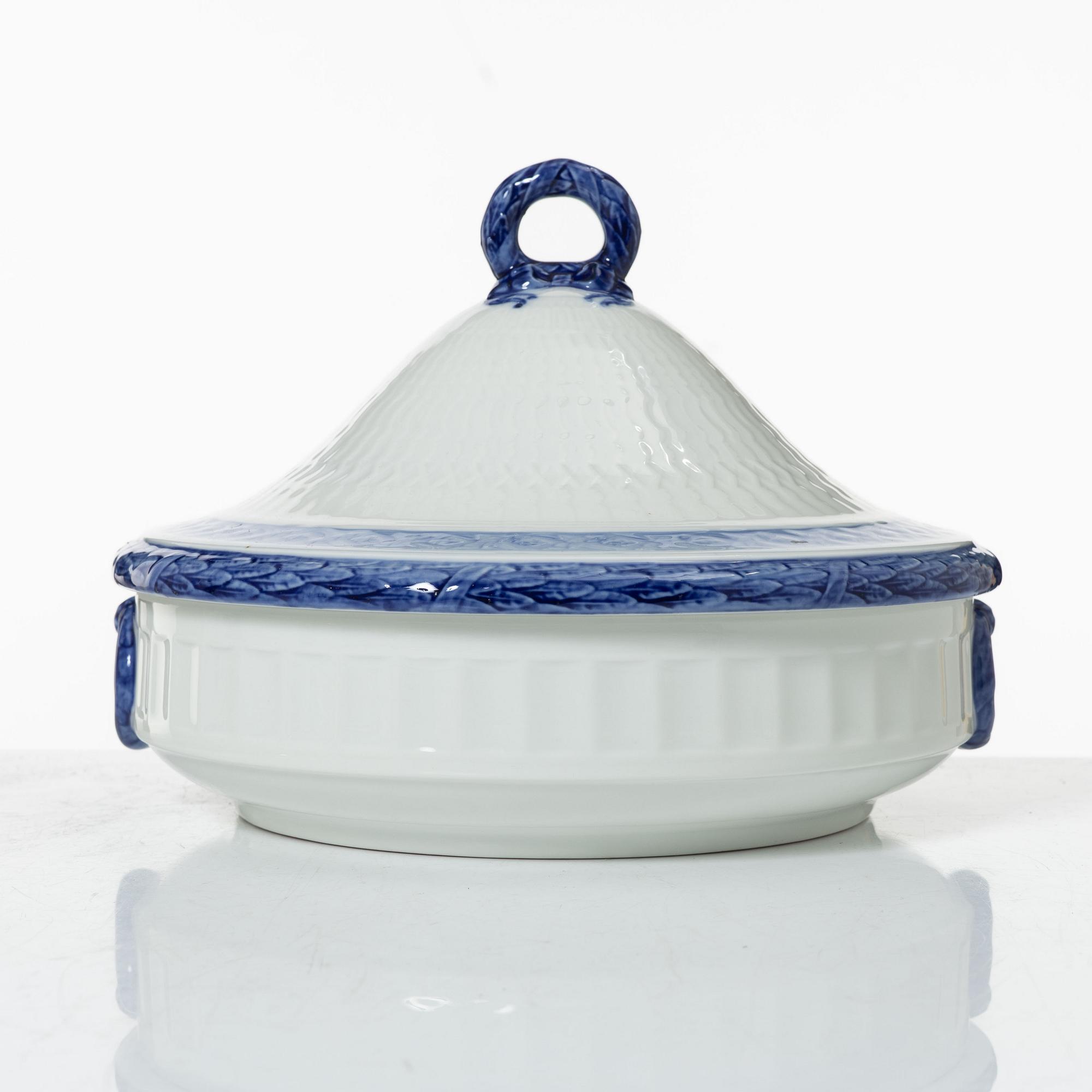 Arnold Krogh, service, 38 pieces, porcelain, "Blue Fan", Royal Copenhagen, Denmark.