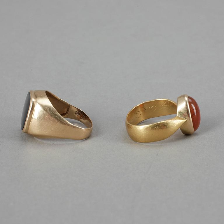 RINGAR, 7 st, guld, varav 2 med stenar, tot vikt 40 gram, mestadels 18 k.
