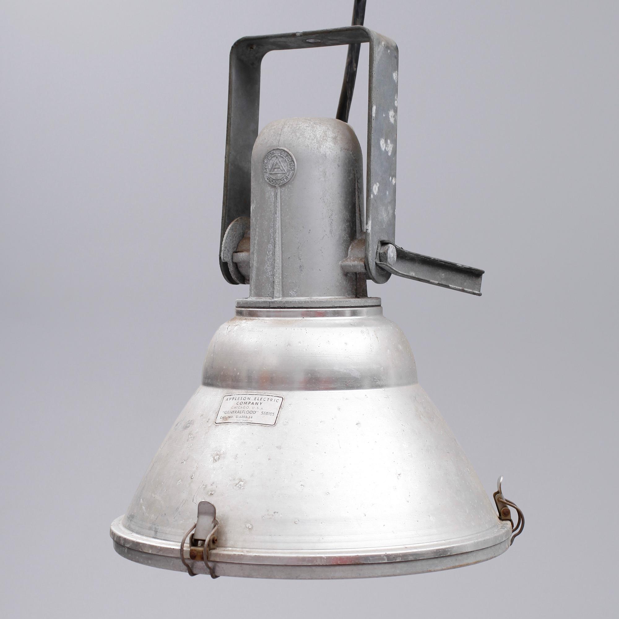 INDUSTRILAMPA, Appleton Electric Company, Chicago USA. Höjd 47 cm.