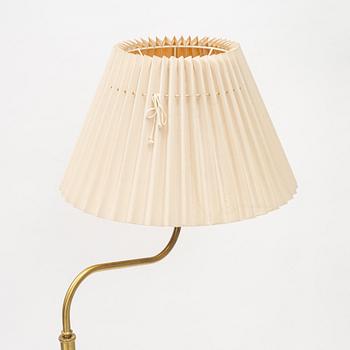 Josef Frank, golvlampa, modell 2568, "Lilla kamelen", Firma Svenskt Tenn.