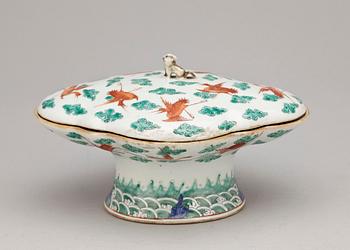 SKÅLFAT MED LOCK, porslin, Kina, 1800-tal.