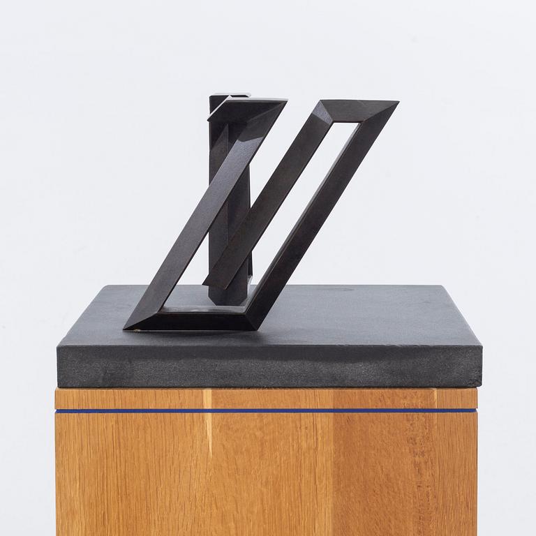 CARL MAGNUS, skulptur, brons, "Pavane II", signerad och daterad -87, numrerad 6/6.