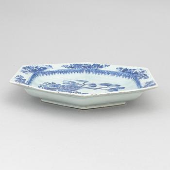 A blue and white dish, Qing dynasty, Qianlong (1736-95).