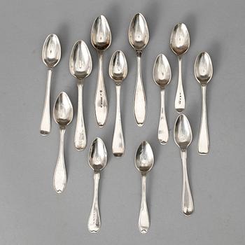 TESKEDAR, 12 st, silver, 1700-1800-tal. Bl a D. Schwart, Karlskrona, 1803. Tot vikt 170 gram.