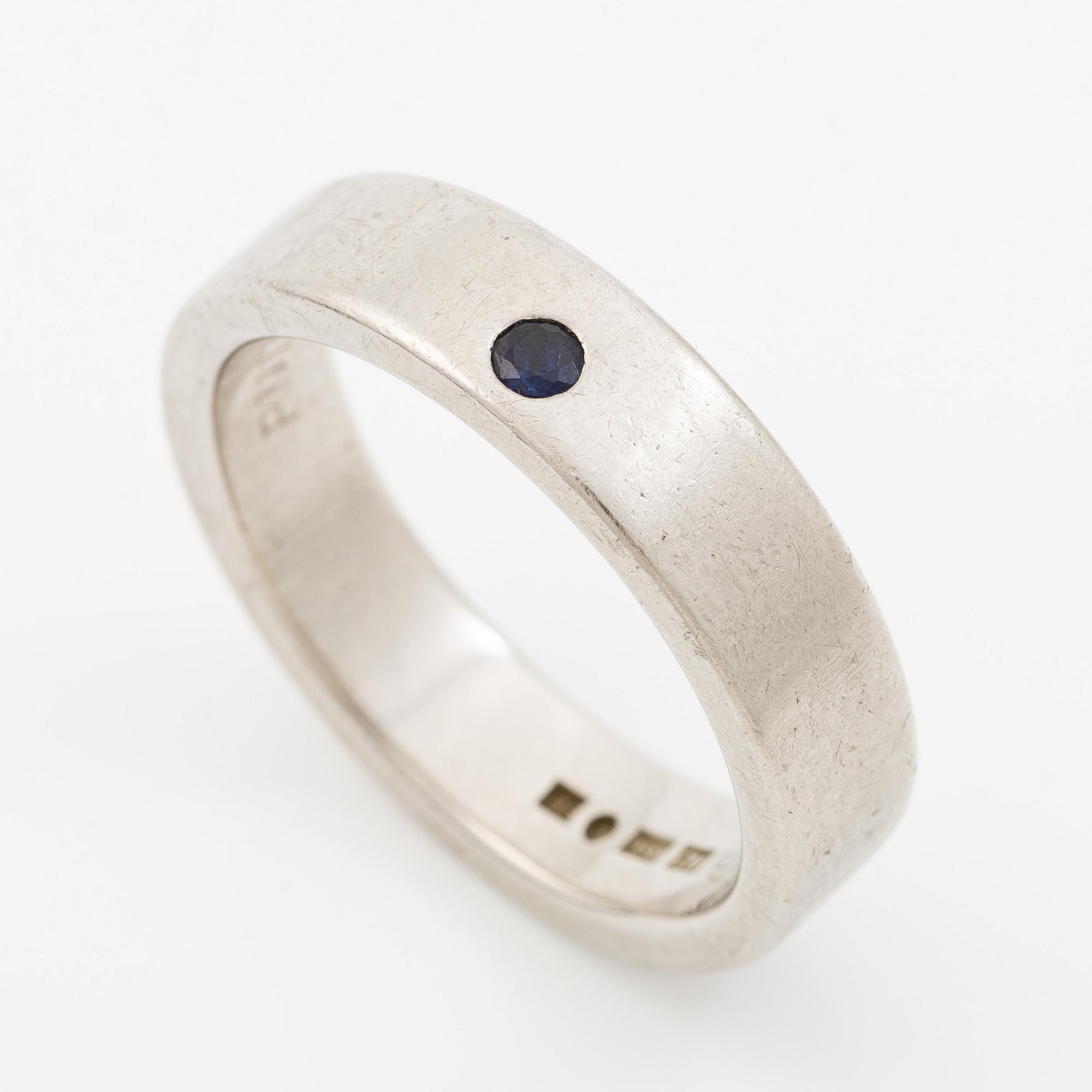 Ring, Strömdahls, platinum with two faceted sapphires.