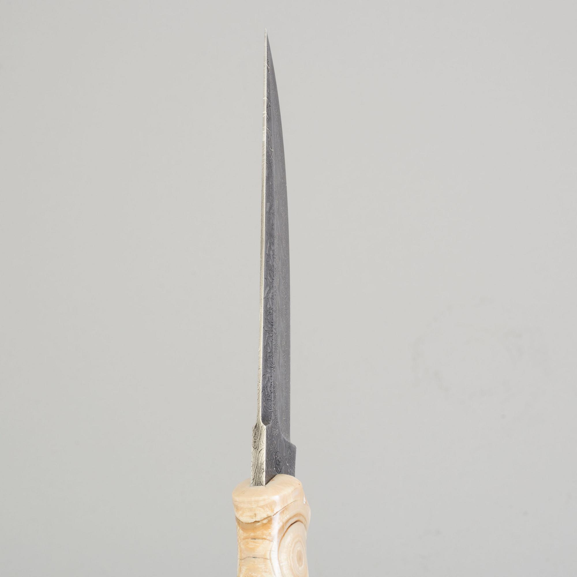 A contemporary knife by Andrzej Rybak.