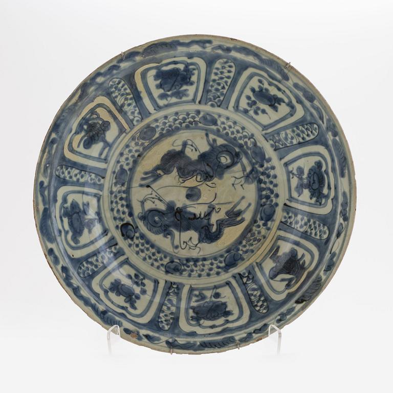 Skålfat, porslin, Kina, Swatow, Mingdynastin (1368-1644).