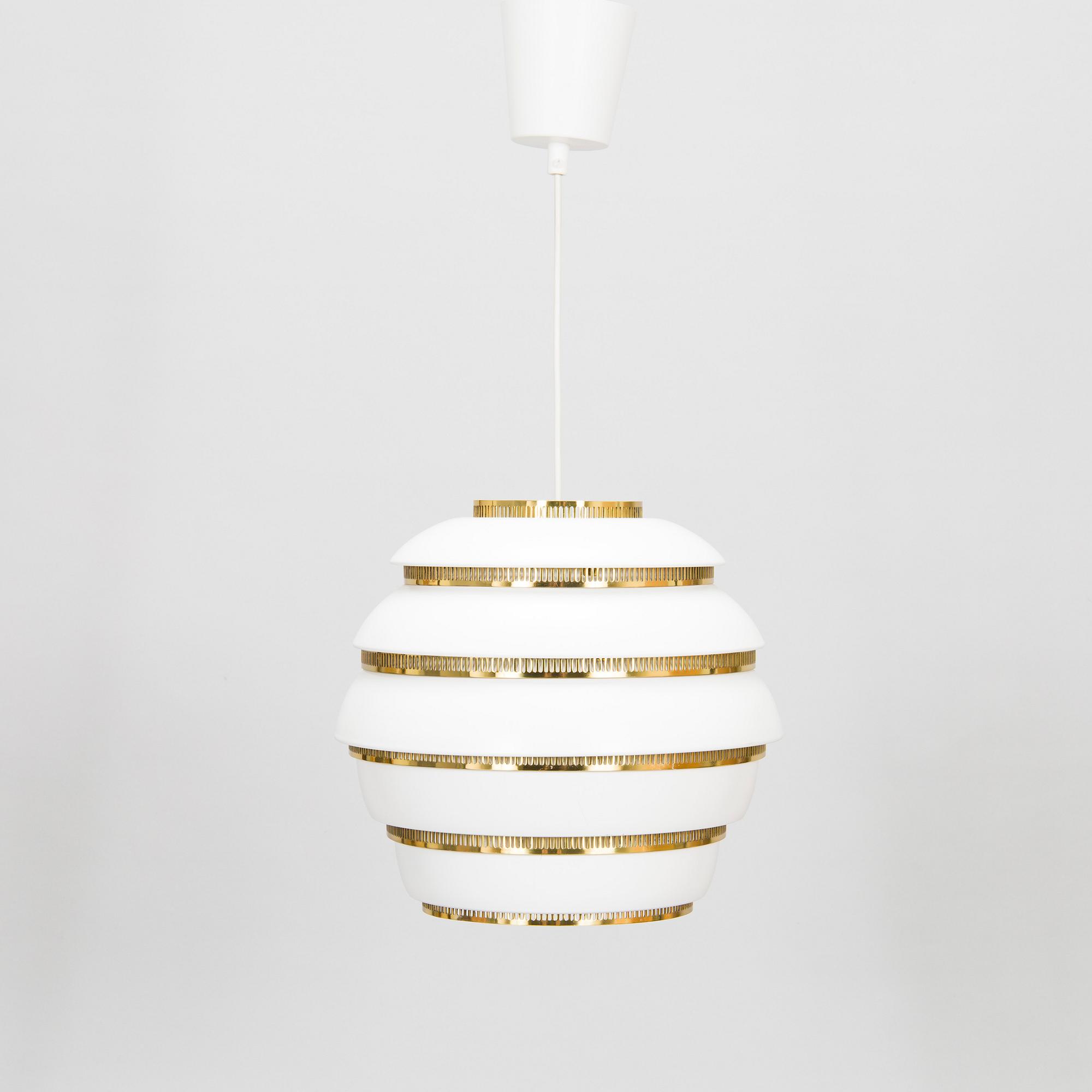 Alvar Aalto, taklampa, "Bikupa" A331, Artek 2000-tal.