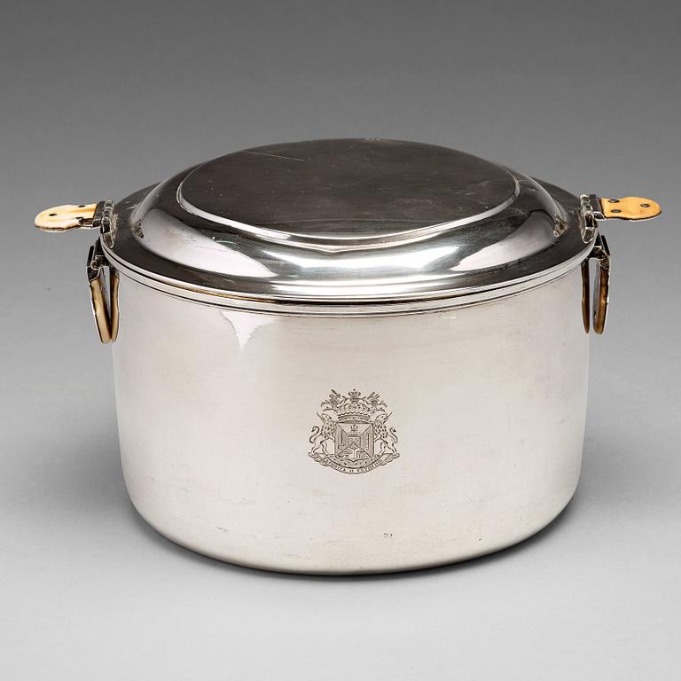 A Russian mid 19th century parcel-gilt silver saucepan and cover, mark of Henrik Hacklin, St Petersburg 1858.