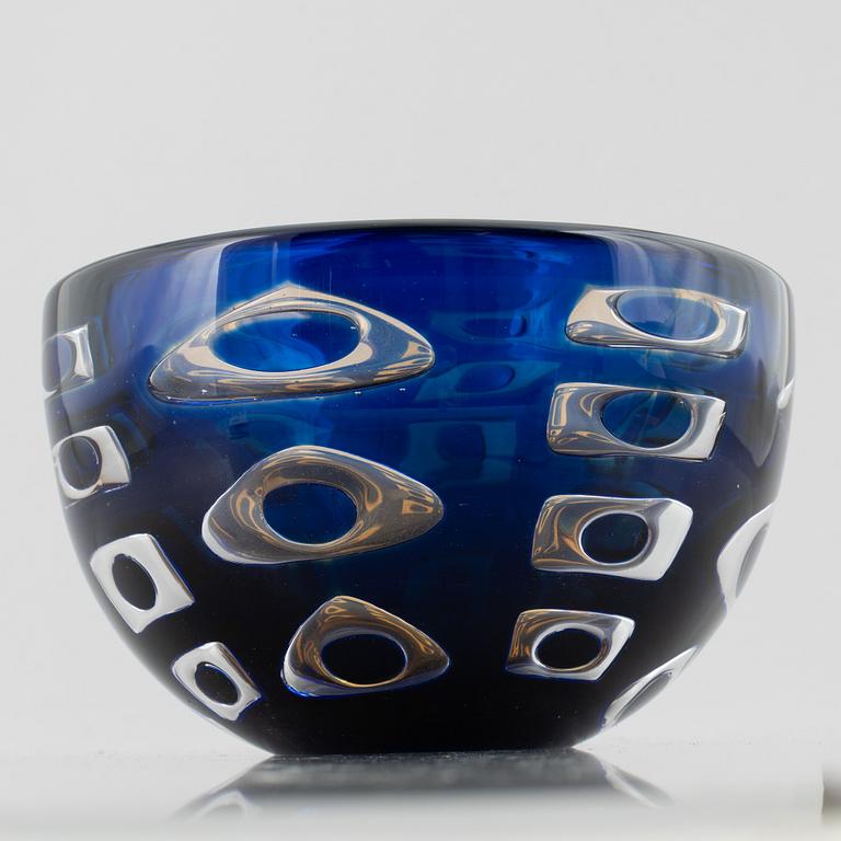 Ingeborg Lundin, an ariel glass bowl, Orrefors 1977.