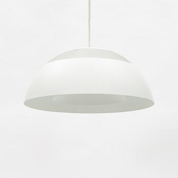 Arne Jacobsen, "AJ Royal Pendel", Louis Poulsen, Danmark.