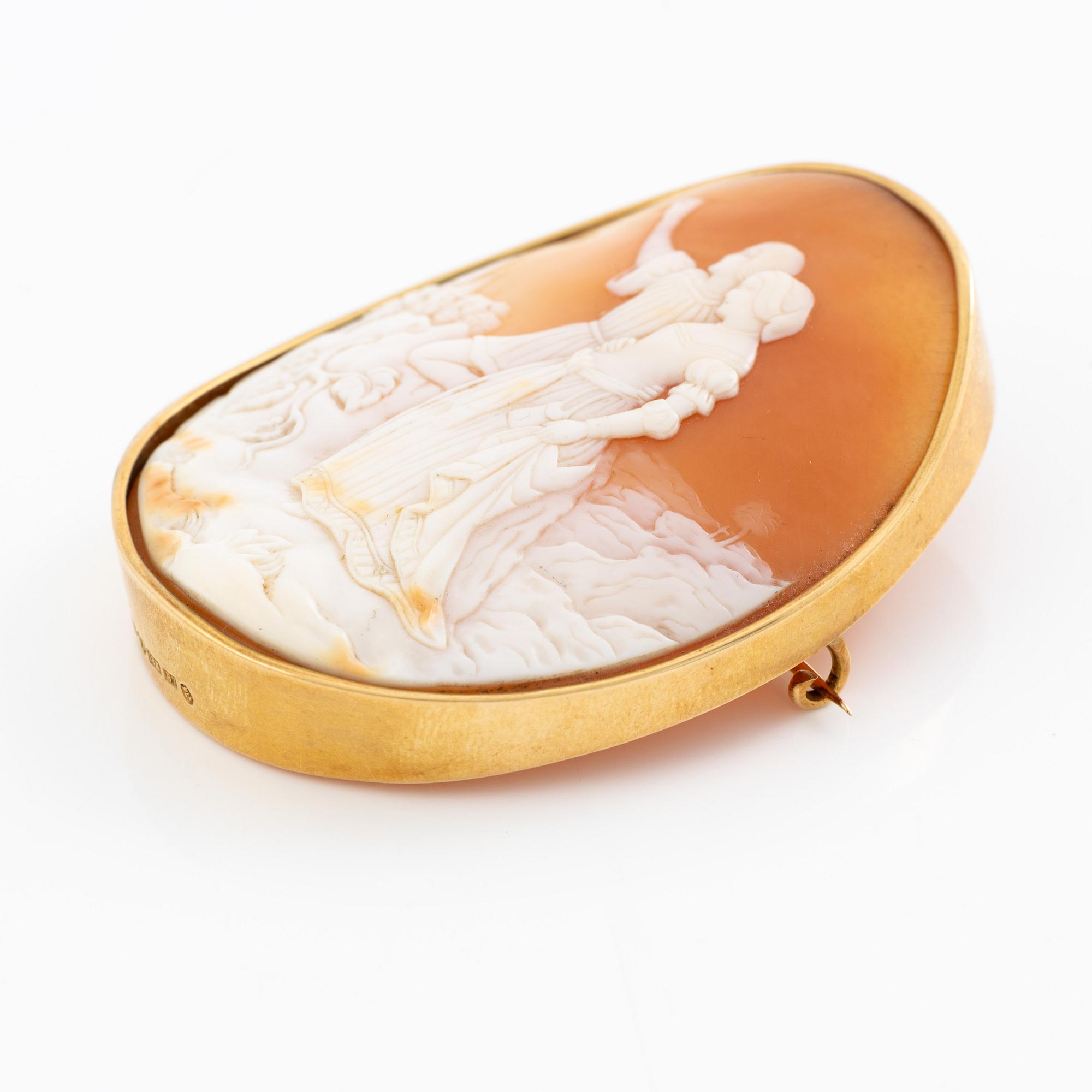 Brooch, 18K gold with shell cameo.