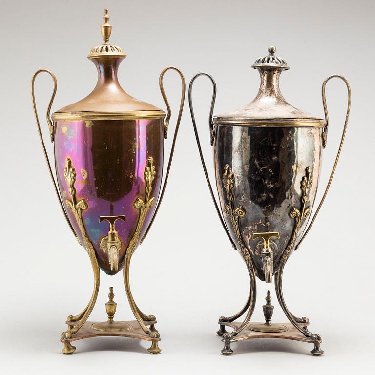 TEKÖK, 2 st, koppar samt försilvrad koppar, 1800-talets första hälft.
