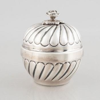 Box/bowl with lid, silver, 20th Century.