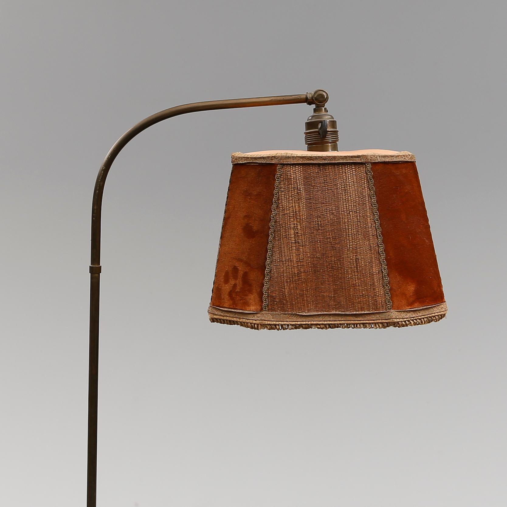 GOLVLAMPA, 1900-talets första hälft.