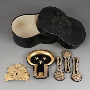 PARTI UNIFORMSDELAR, 5 delar, bla Västgöta Regemente, 1800-/1900-tal.