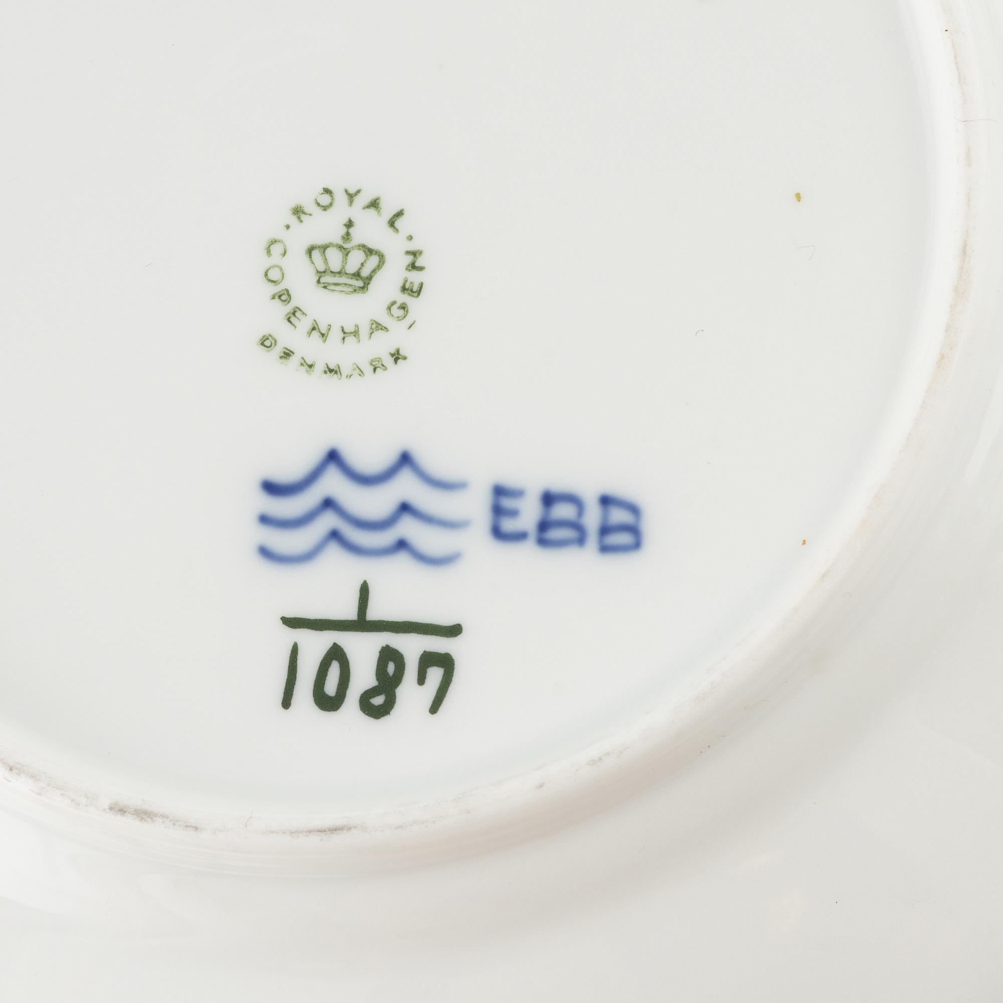 Royal Copenhagen, a 25-piece porcelain coffee service 'Musselmalet Full and Half Lace', Denmark.