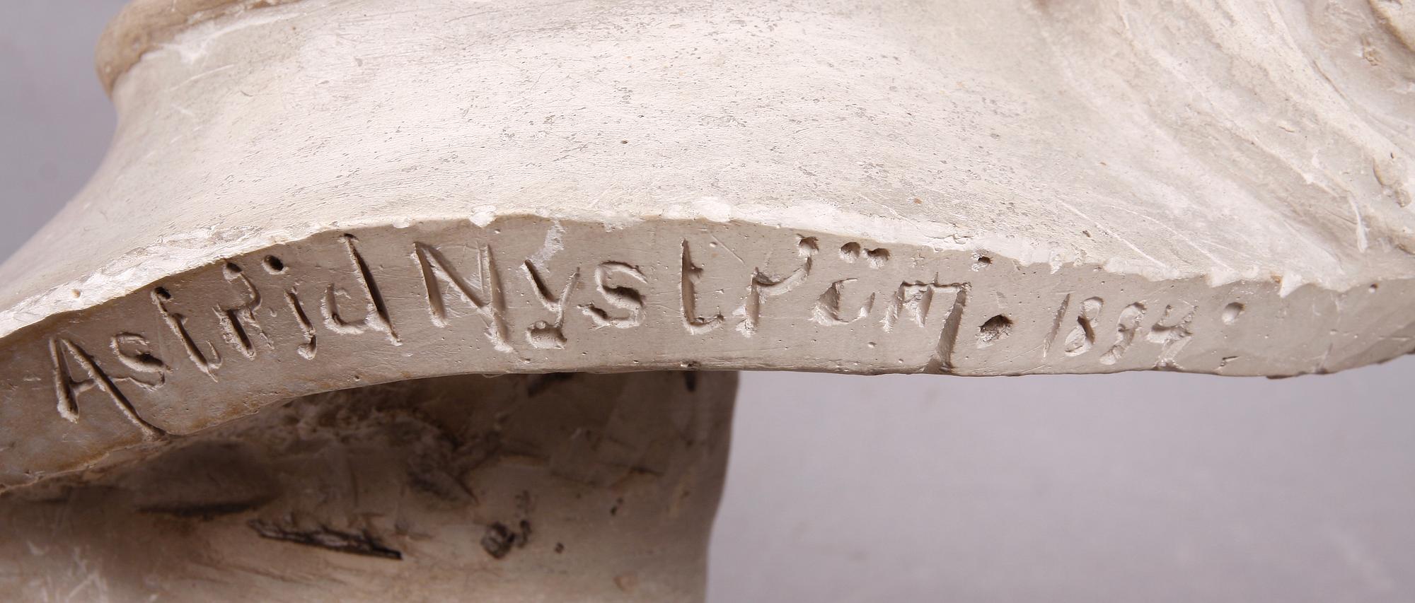 BYST, gips, sign Astrid Nyström 1894.