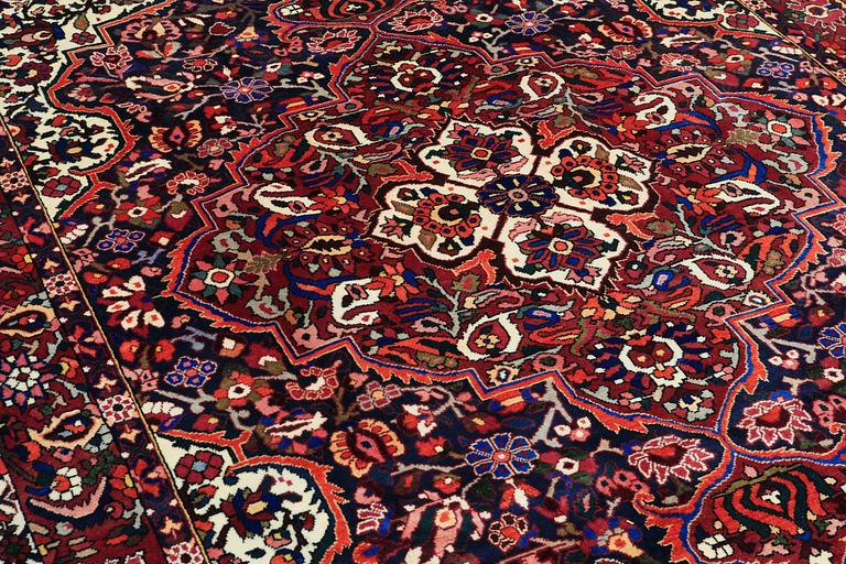 A CARPET, Baktiari, ca 315 x 212 cm.