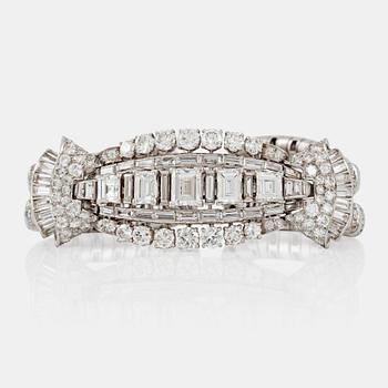 1271. A Van Cleef & Arpels diamond, circa 28.00 ct, bracelet. Ca 1940's.
