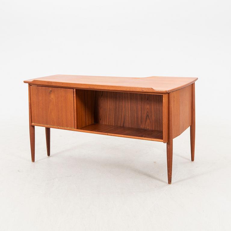 A 1950/560s teak desk from Lelångs mböelfabrik.