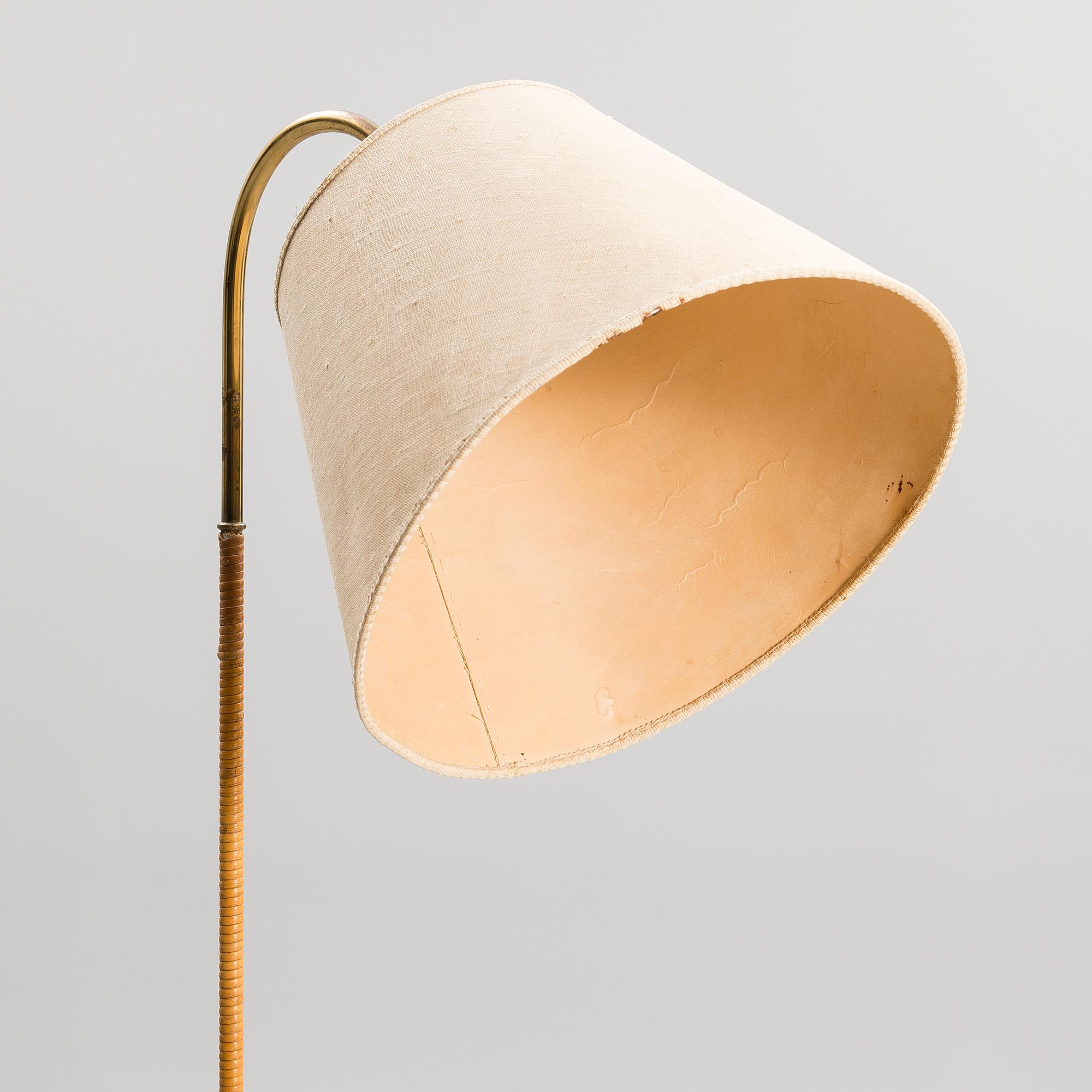 PAAVO TYNELL, GOLVLAMPA. Märkt Taito.