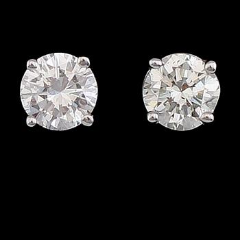 ÖRHÄNGEN, 1 par, 14 k vitguld, briljantslipade diamanter tot ca 0.33 ct. Vikt ca 0,7 g.