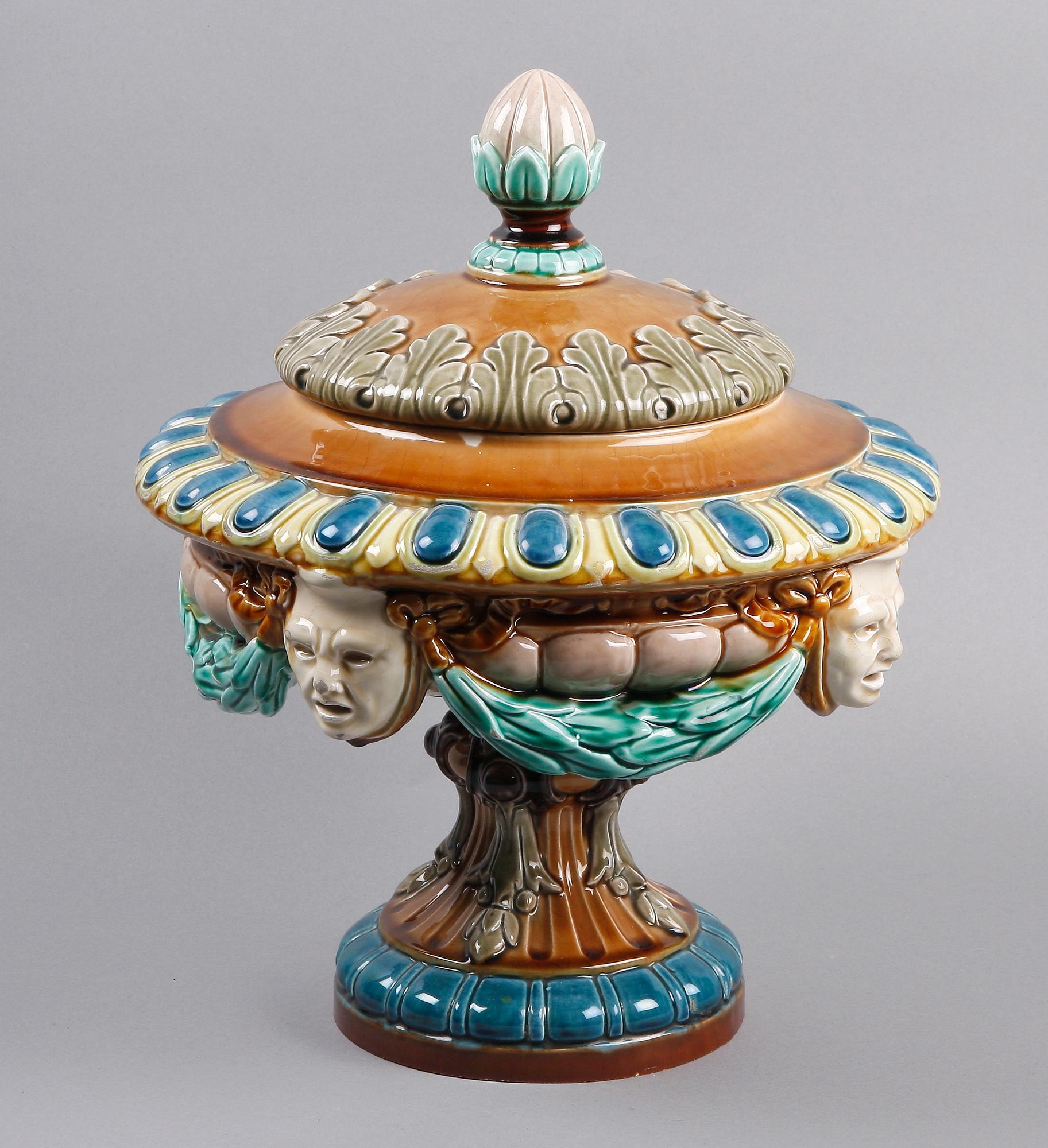 PRAKTURNA, majolika, 1800/1900-tal.