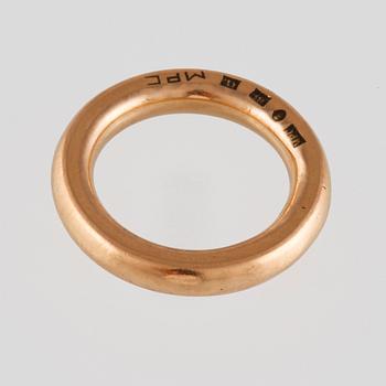 RING, 18K guld, MPC, Michael Persson Carling, Göteborg, 2008. Vikt 11,3 gram.